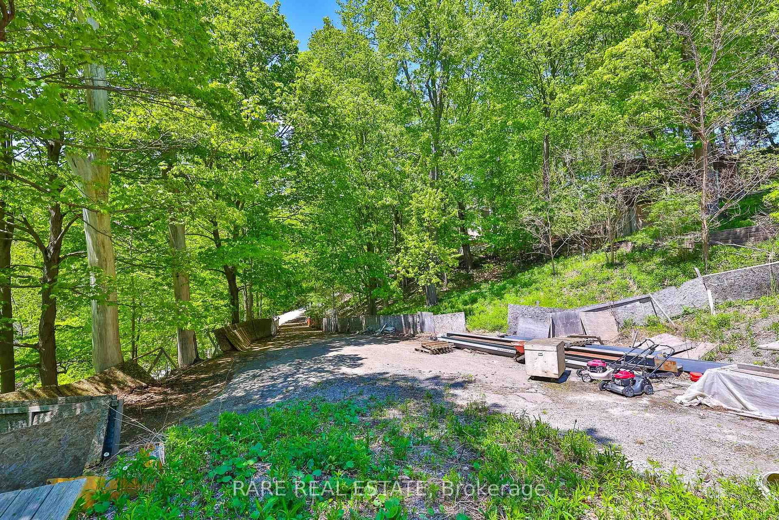 81 Meadowcliffe Drive • Toronto, ON photo 13