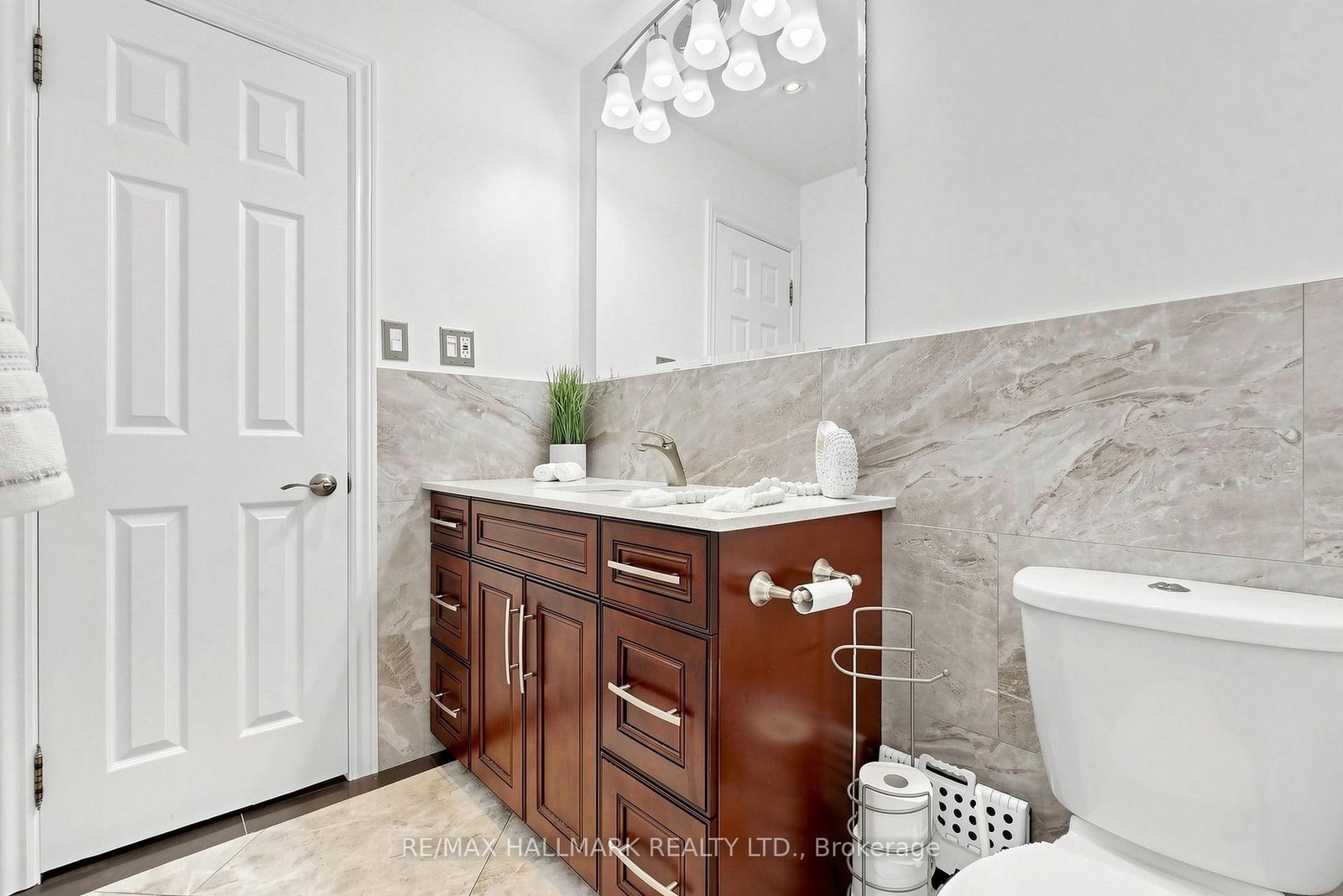 96B Laurel Avenue • Toronto, ON photo 29