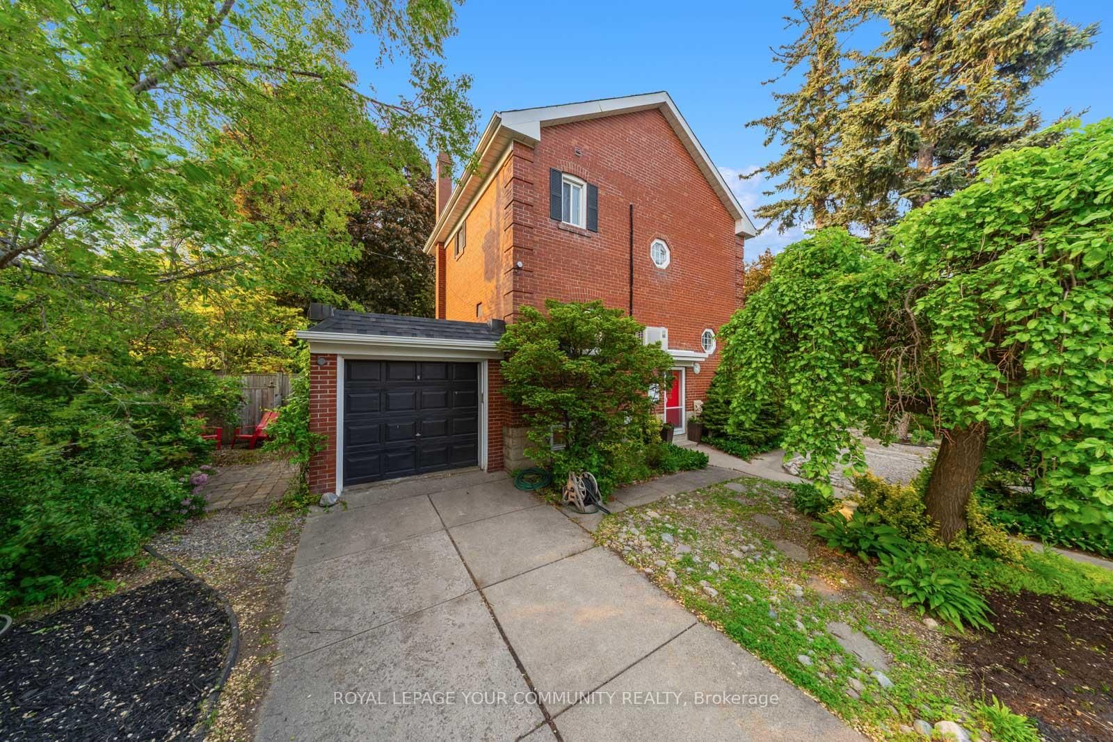 2 Four Oaks Gate • Toronto, ON photo 6