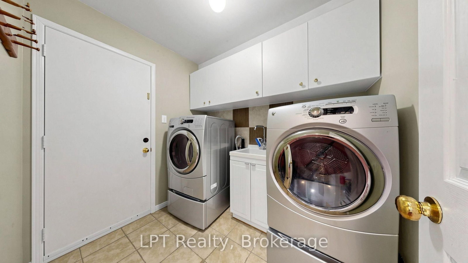 18 Tawn Crescent S • Ajax, ON photo 13
