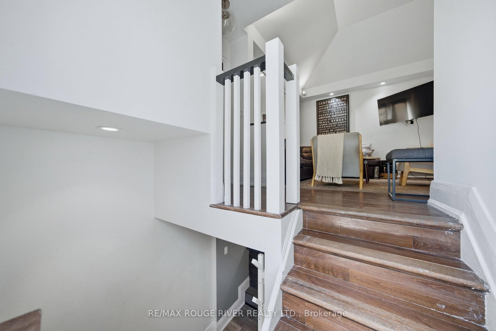 1306 Kingston Road • Toronto, ON photo 22