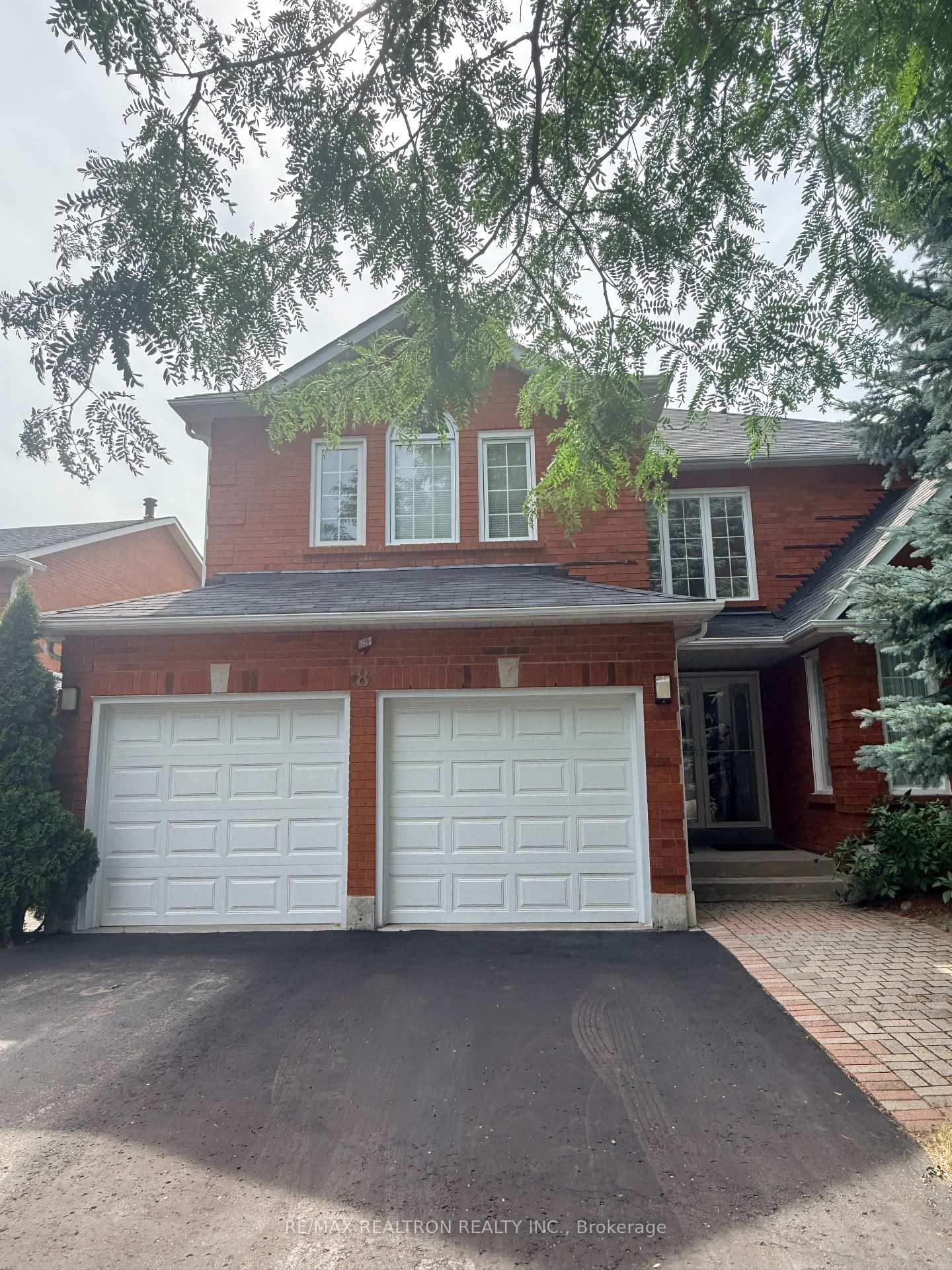 8 Waterdown Crescent