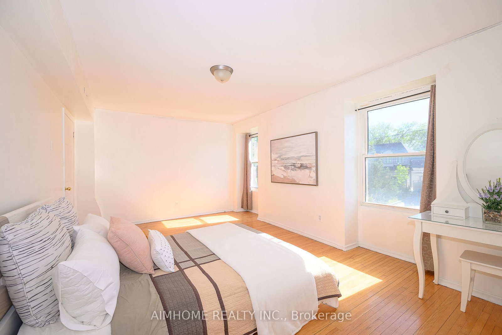 49 Bellefontaine Street • Toronto, ON photo 16