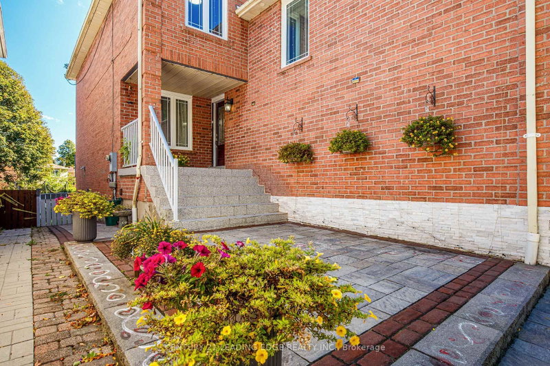 63 Daniels Cres photo 4