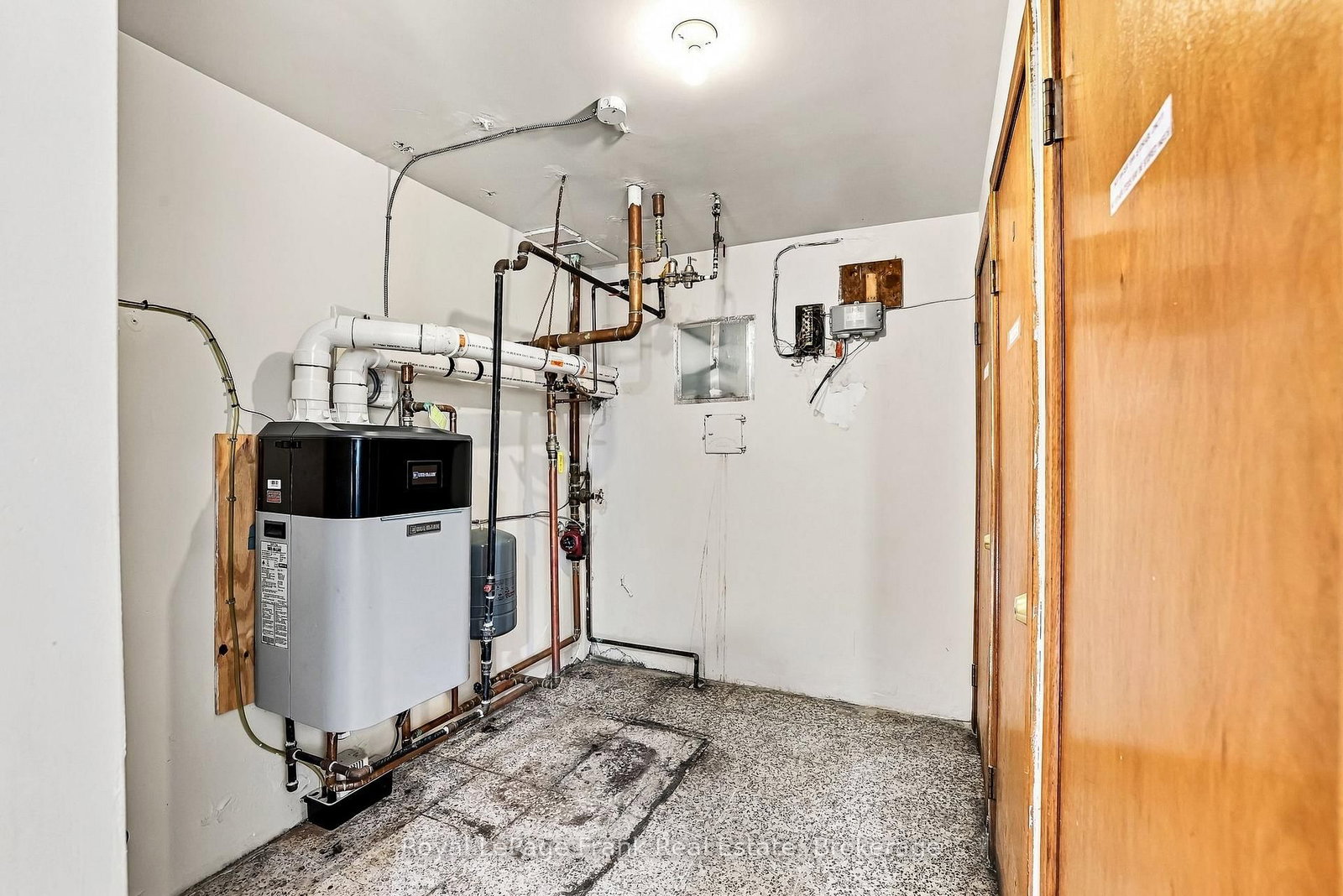 180 Nipigon Street • Oshawa, ON photo 35