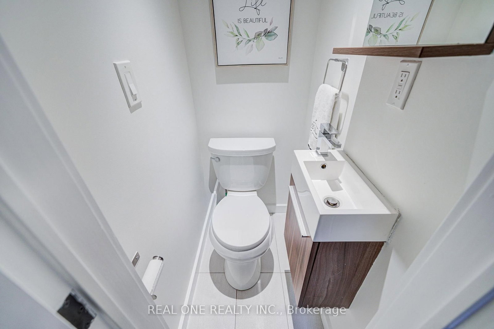 19 Battenberg Avenue • Toronto, ON photo 20