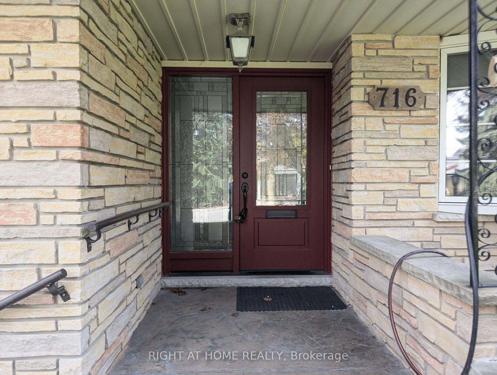 Main Floor - 716 Tulip Court, Oshawa 2