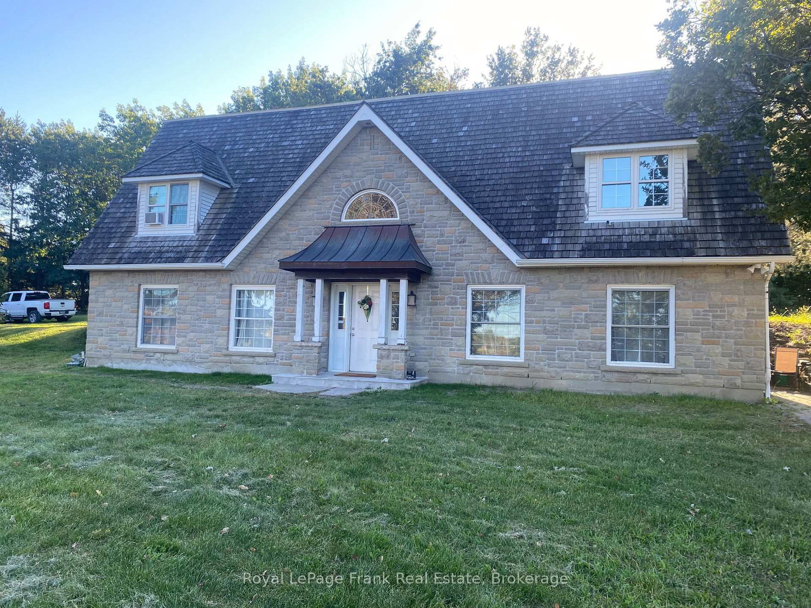 2590 Taunton, Clarington, Ontario L1C 7A9