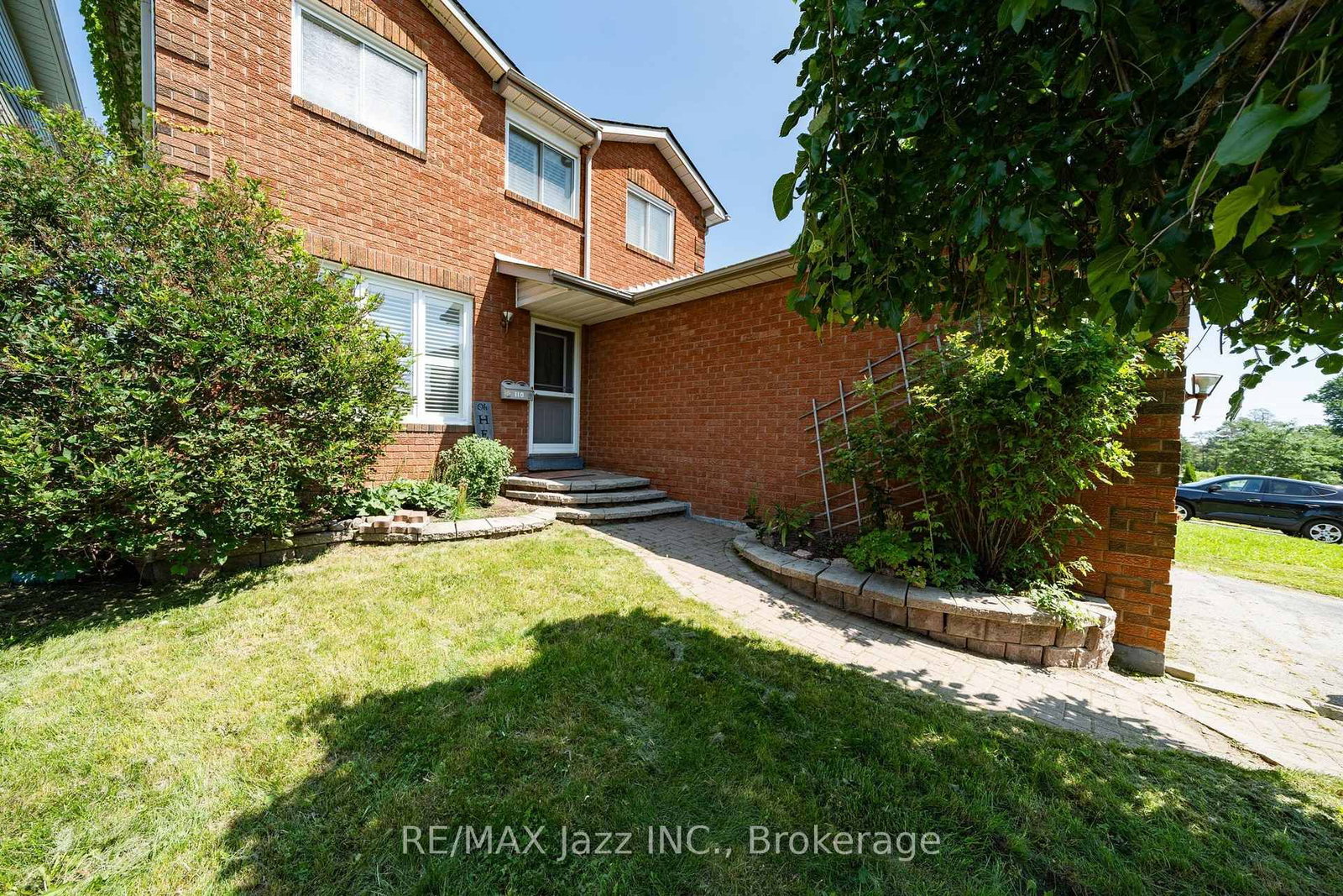 110 Freeland Avenue • Clarington, ON photo 2