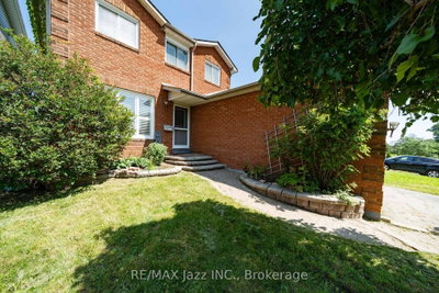 110 Freeland Avenue • Clarington, ON photo 2