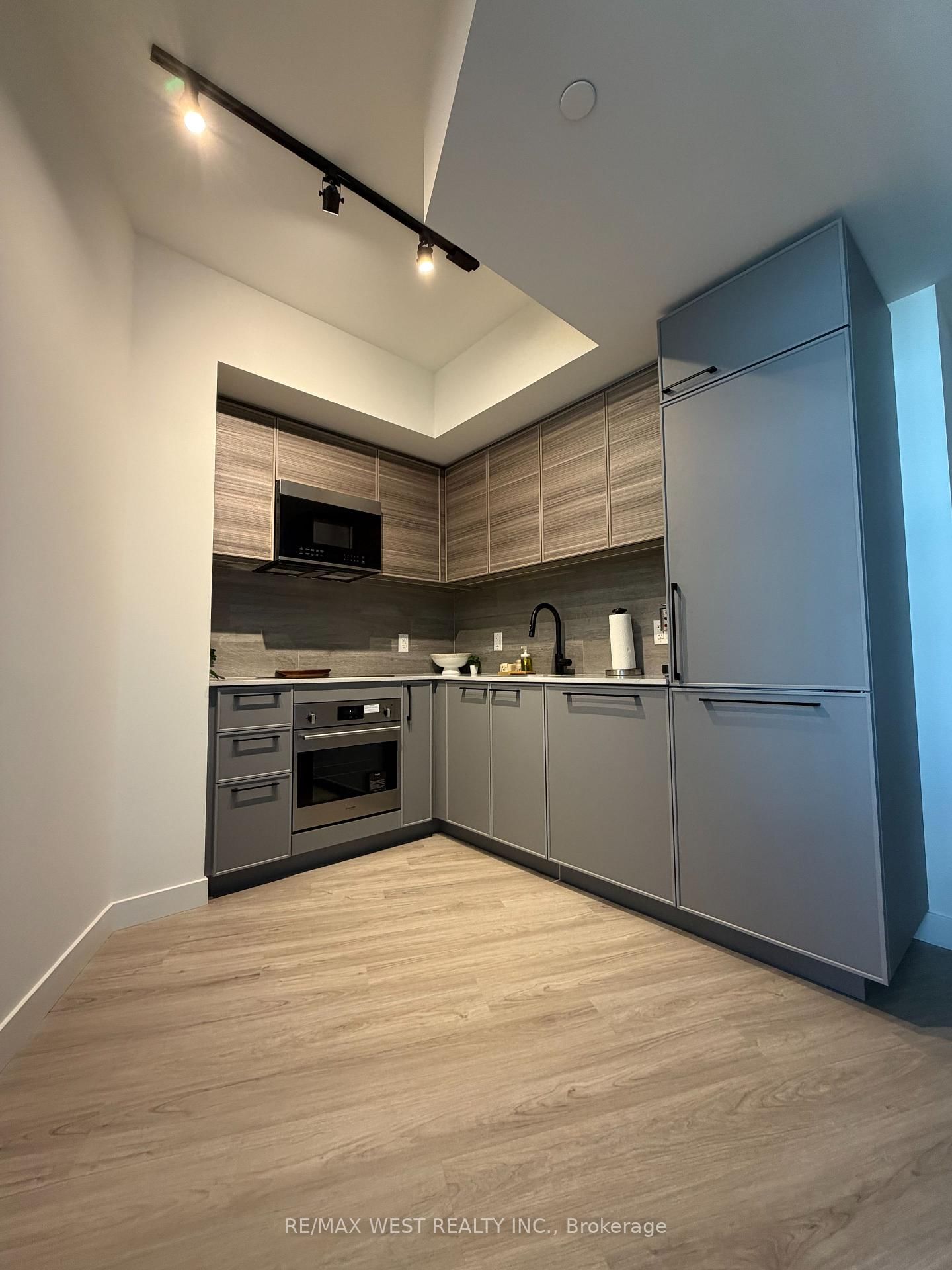 Photo 8 of 1050 Eastern Ave, Unit 1415