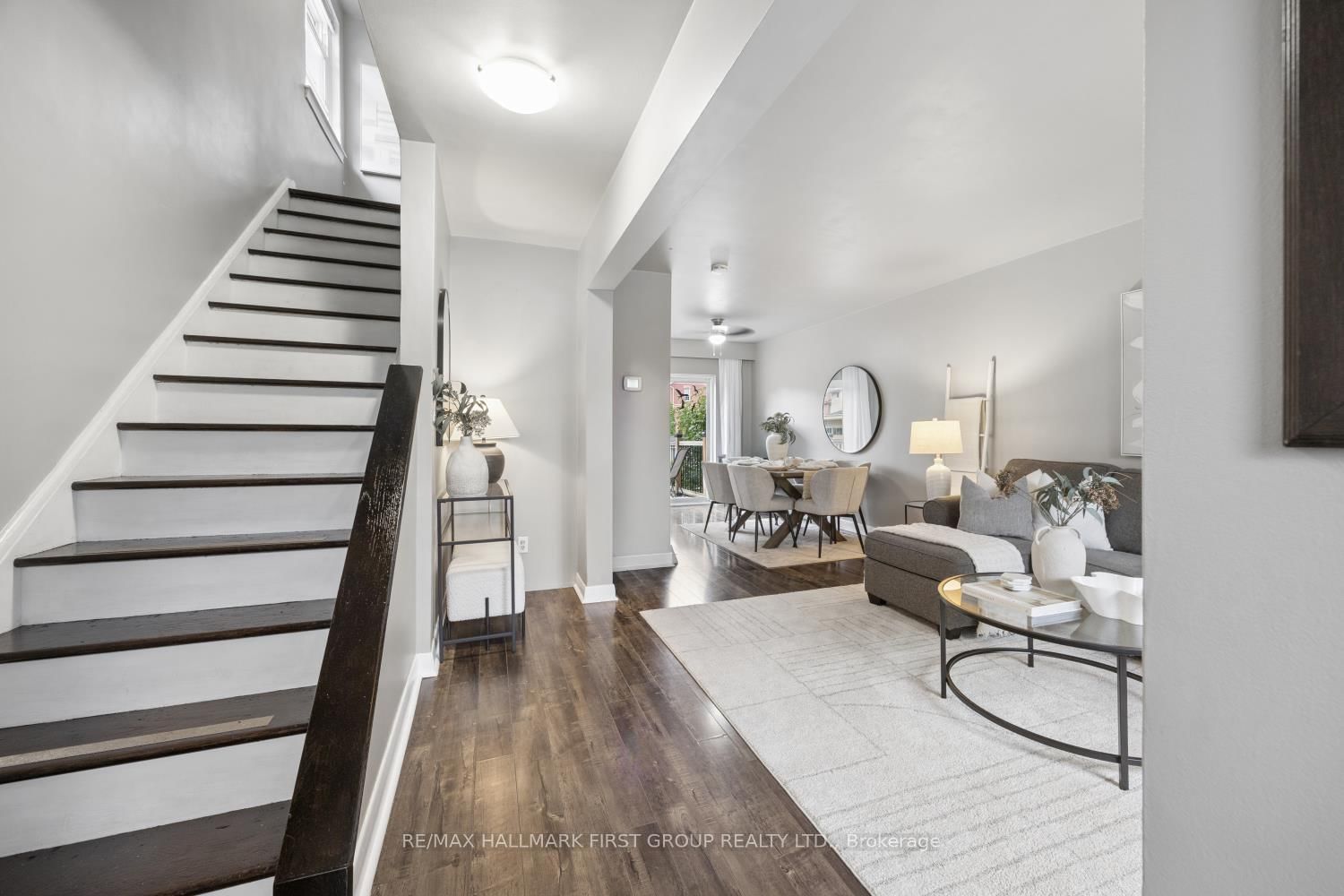 7 Ellendale Drive • Toronto, ON photo 16