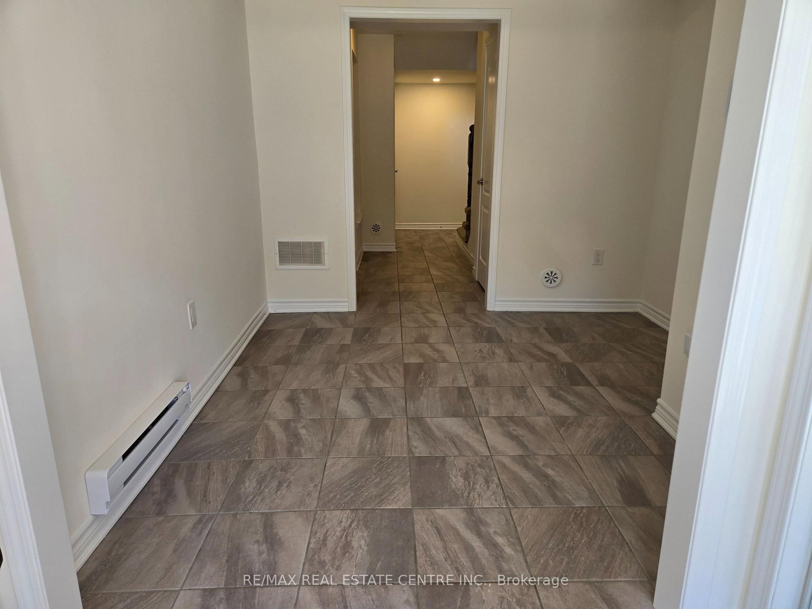 1084 Silk Street • Pickering, ON photo 4