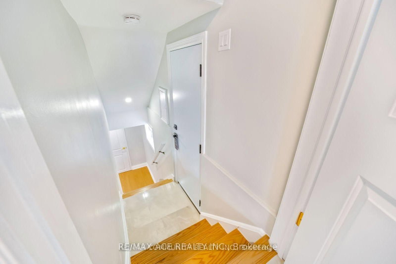 Bsmt - 15 Cree Avenue