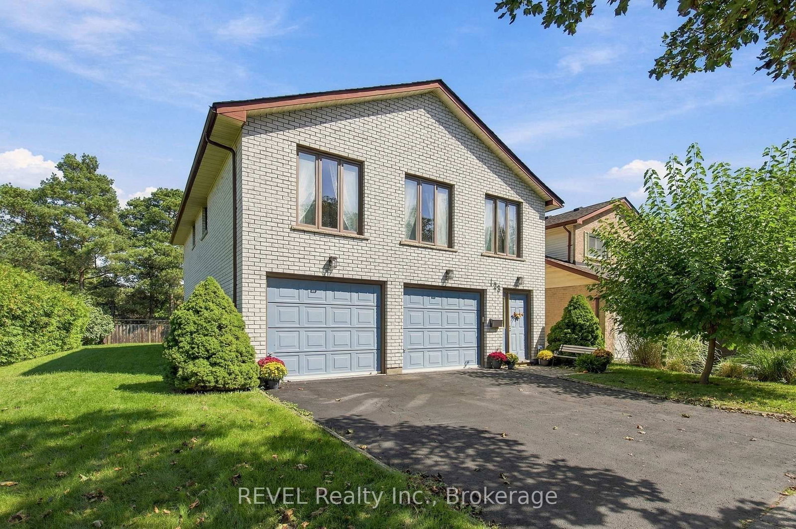 Detached House for sale at 123 Ardwick Street, Whitby, Ontario, L1N 8A2 - Blue Grass Meadows - MLS: E13855850