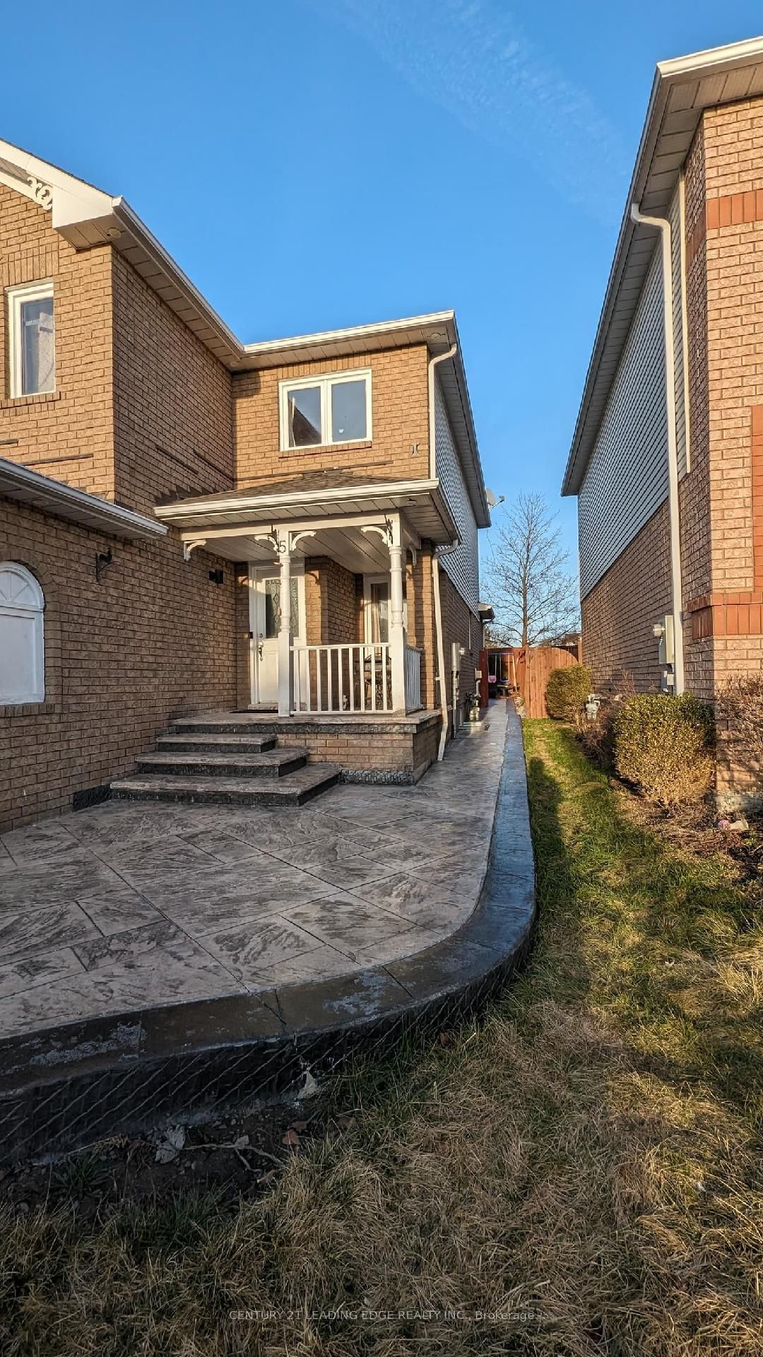 5 Vintage, Whitby, Ontario L1R 2P4