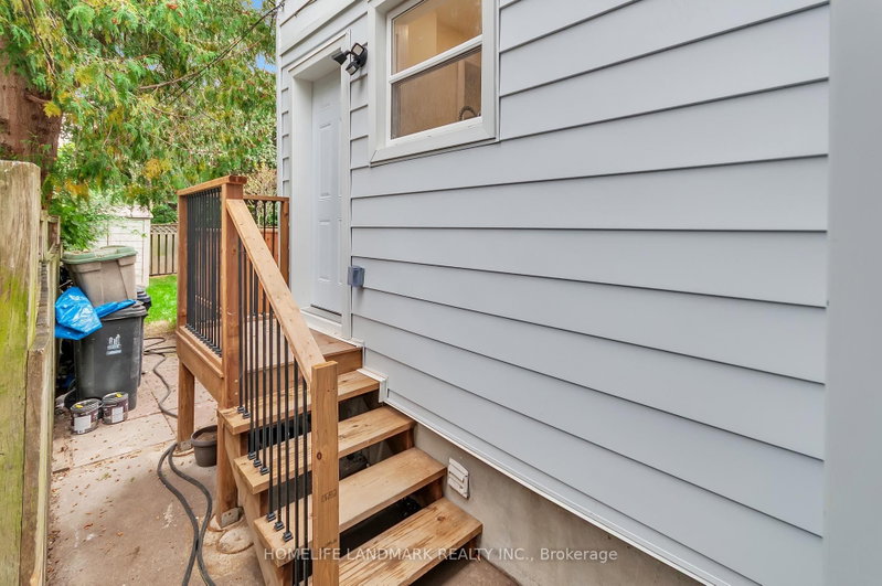 26 Queensdale Avenue