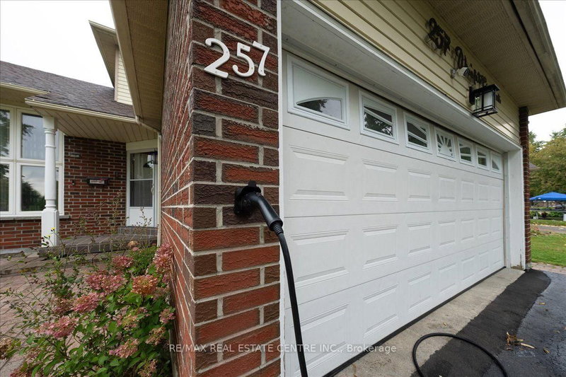257 Wright Cres photo 5