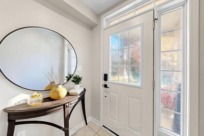 22 Benjamin Way • Whitby, ON photo 4