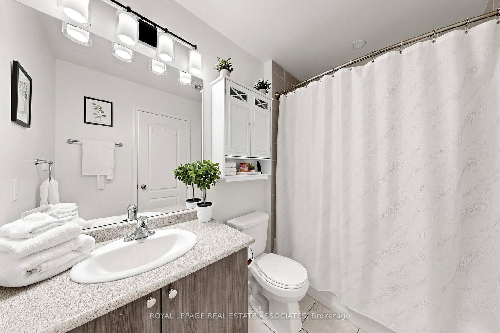 22 Benjamin Way • Whitby, ON photo 32
