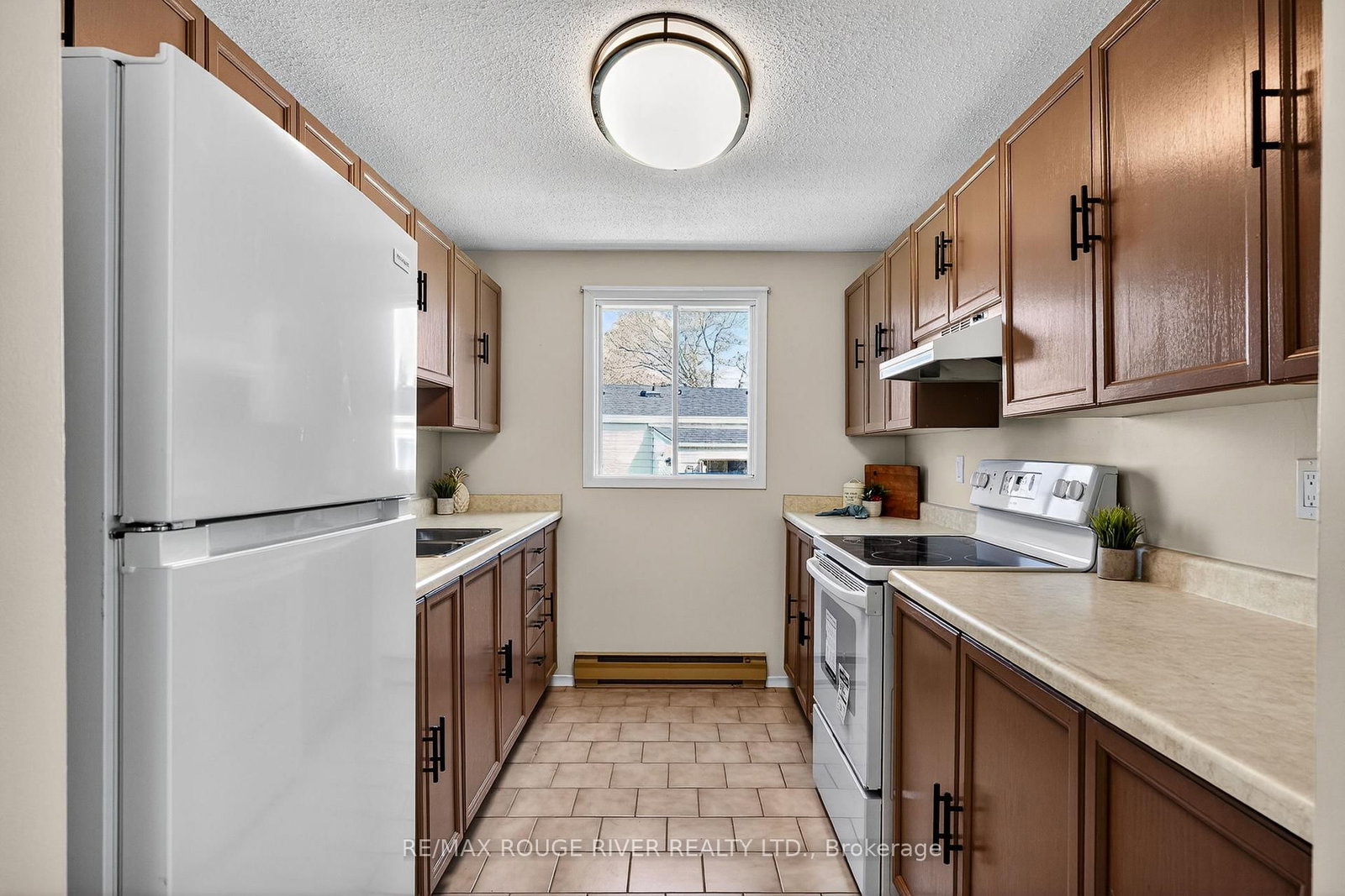22 Eastbank Road • Clarington, ON photo 11