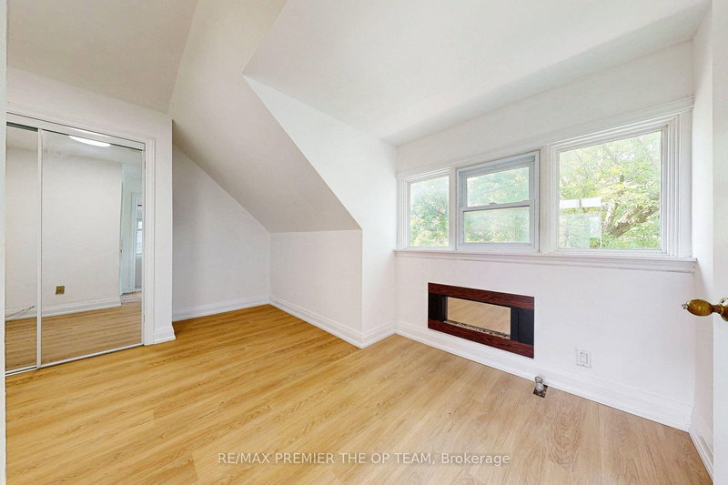 11 Columbine Ave photo 5