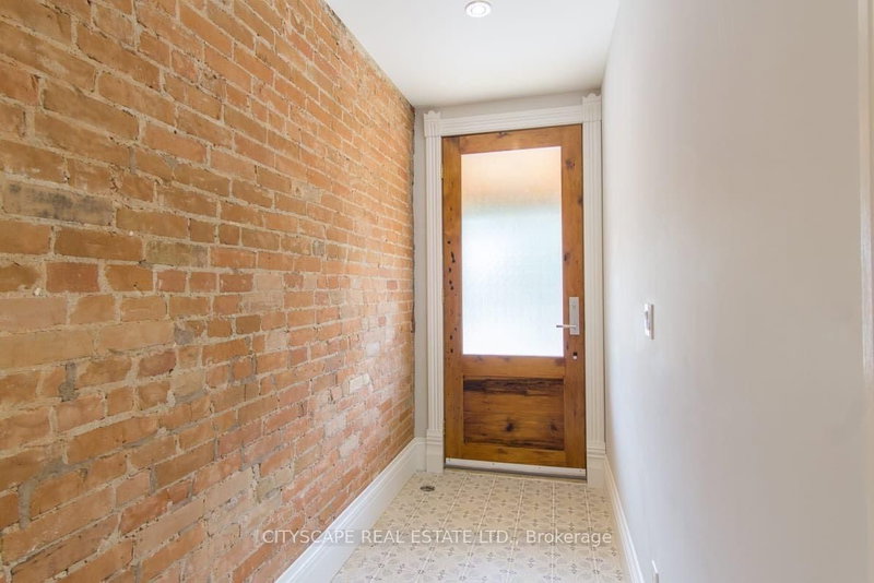 936 Dundas St E photo 4