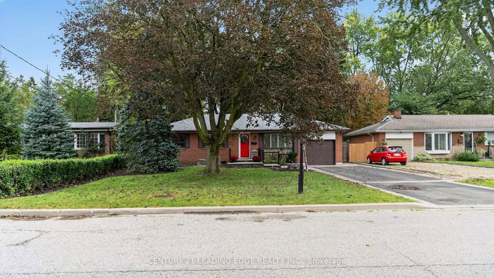 433 Brownfield Gardens • Toronto, ON photo 4
