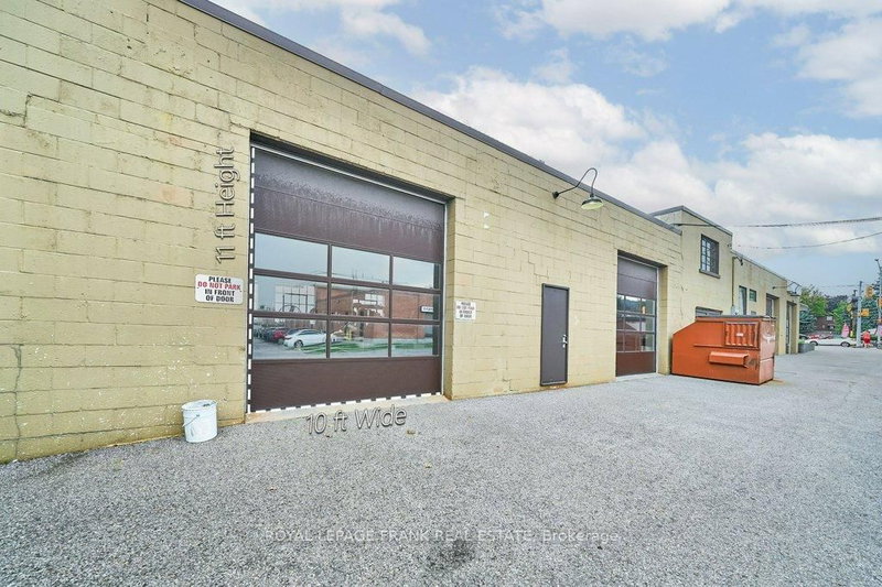519 Brock St N photo 4