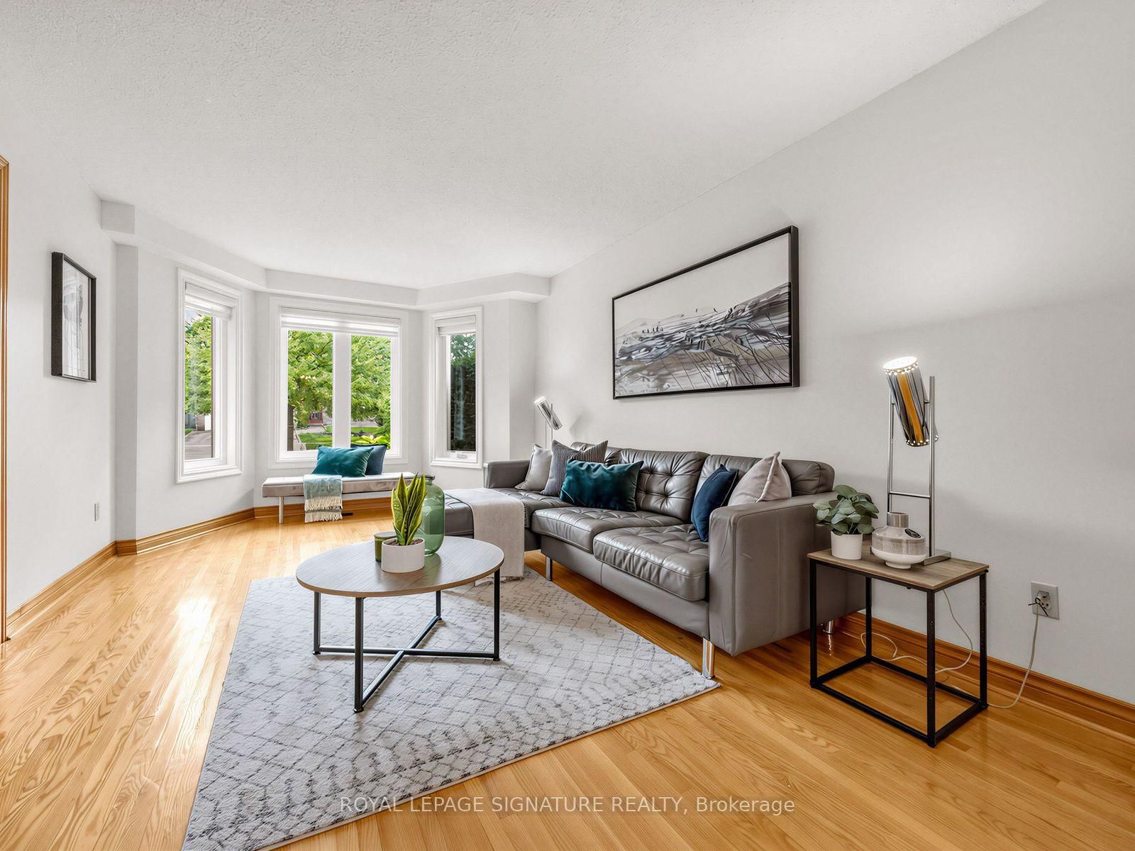 30 Invermarge Drive • Toronto, ON photo 7