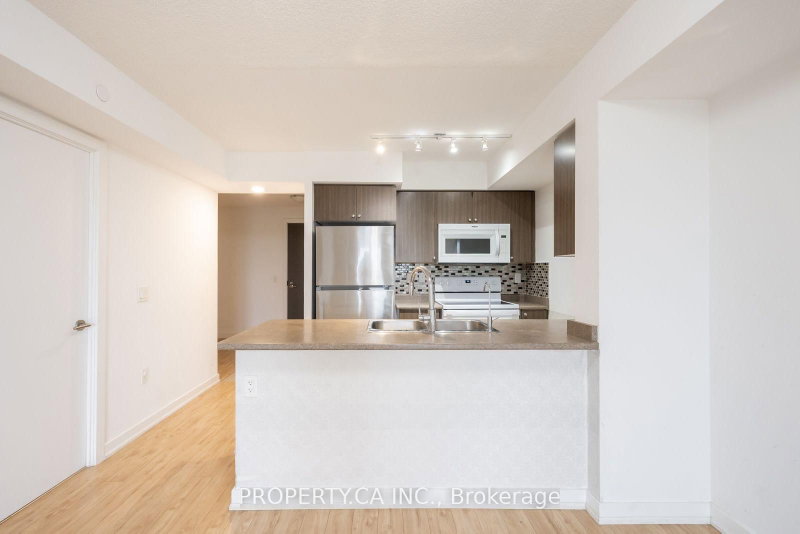 1346 Danforth Rd photo 4