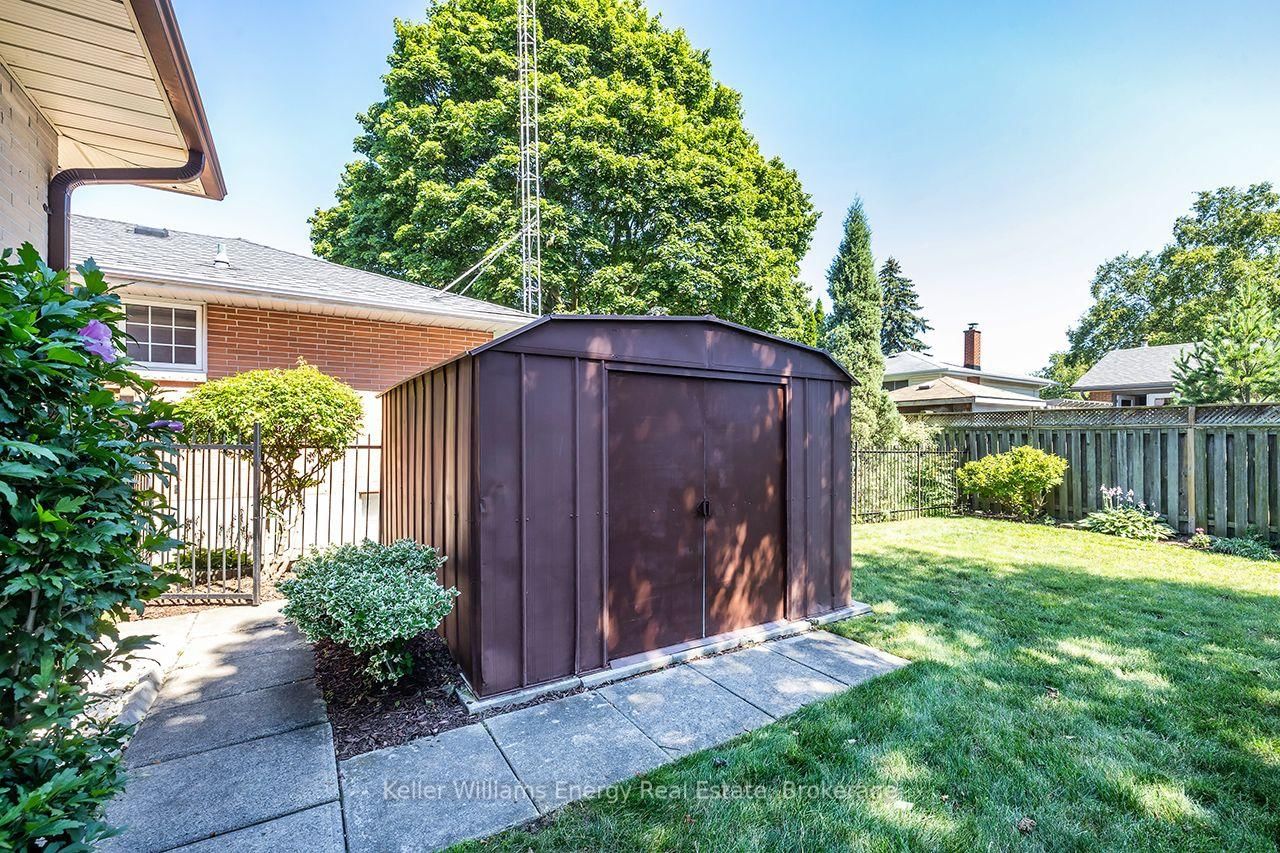 403 Rossmount Avenue • Oshawa, ON photo 43
