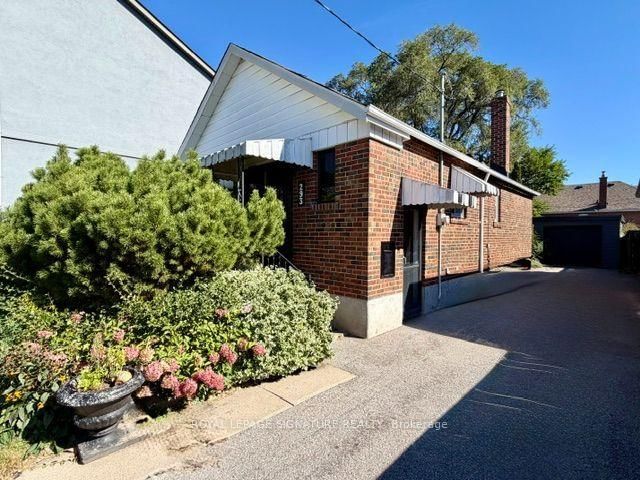 Property at 293 Glebemount