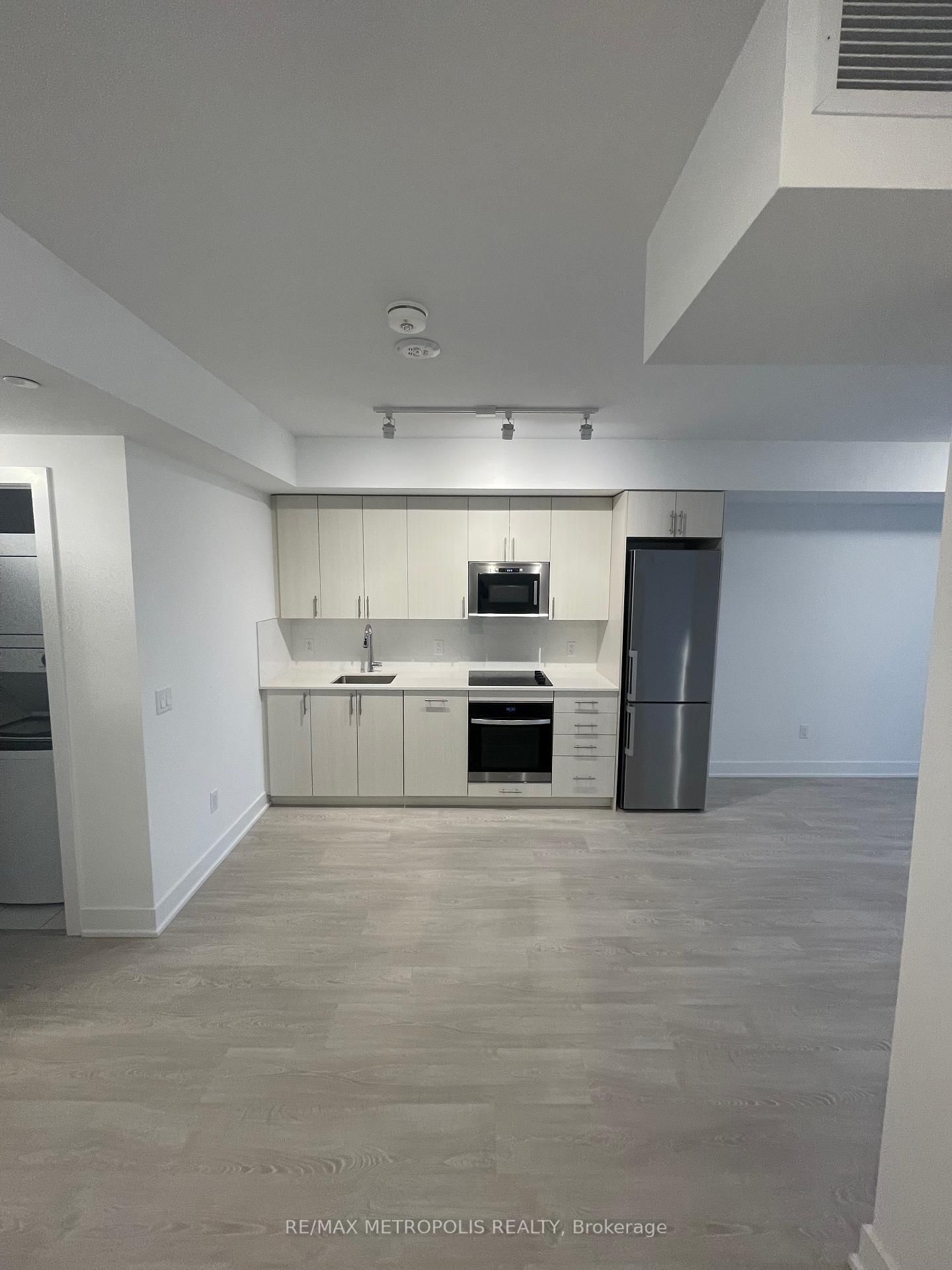 413 - 2545 Simcoe Street N, Oshawa 2