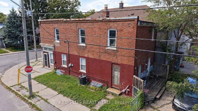 131 Chisholm Ave photo 2