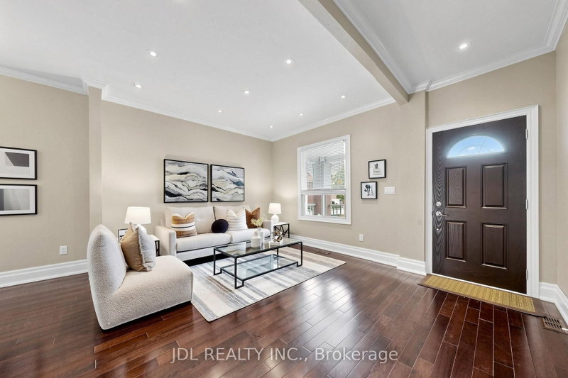 831 Pape Ave photo 4