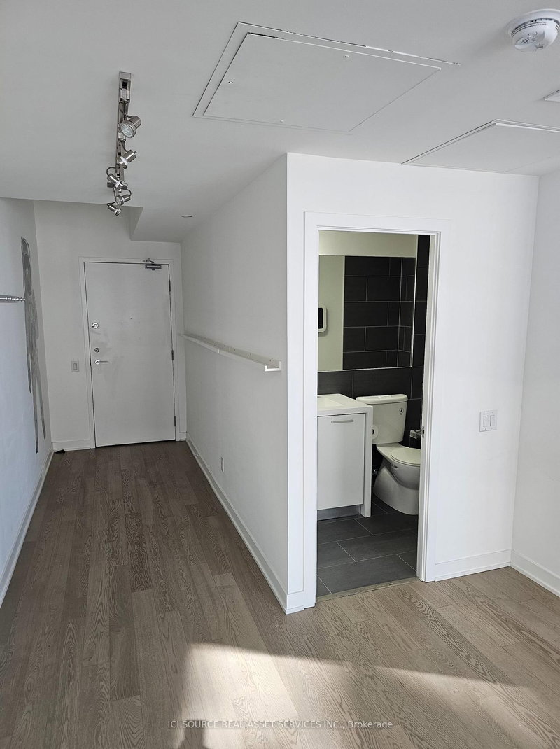 321 Carlaw Ave photo 5