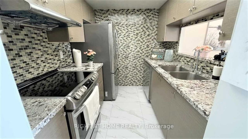 1470 Midland Ave photo 4
