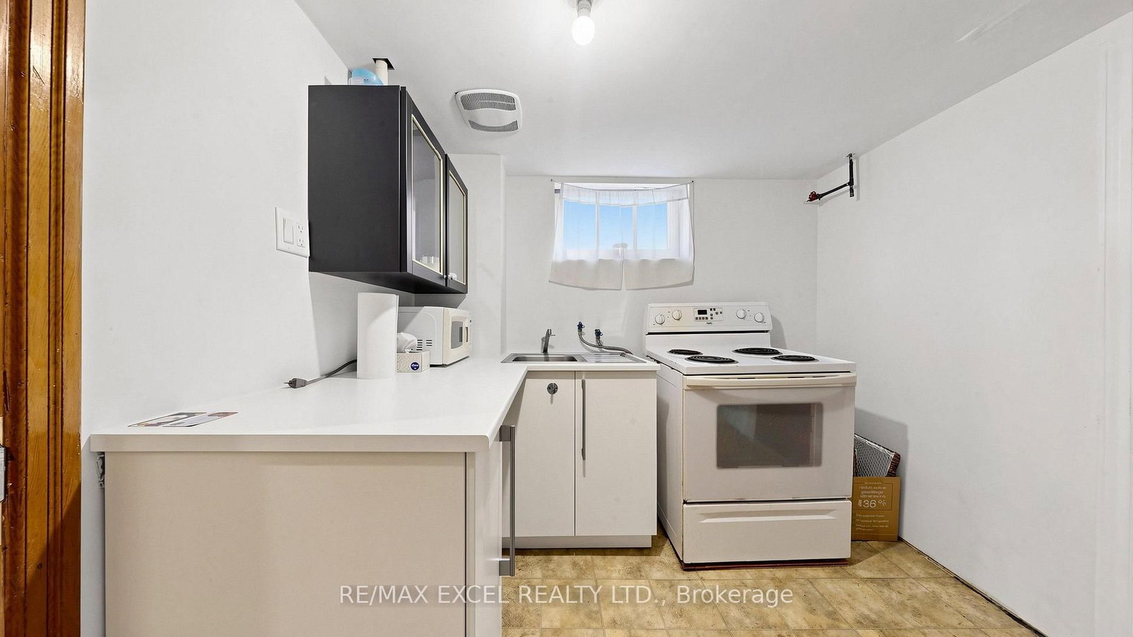 11 Hutton Avenue • Toronto, ON photo 35