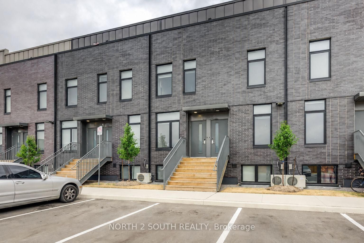 1760 Simcoe, Oshawa, Ontario L1G 4X9