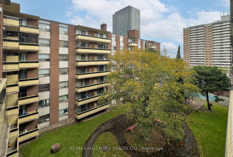 915 Midland Ave photo 2