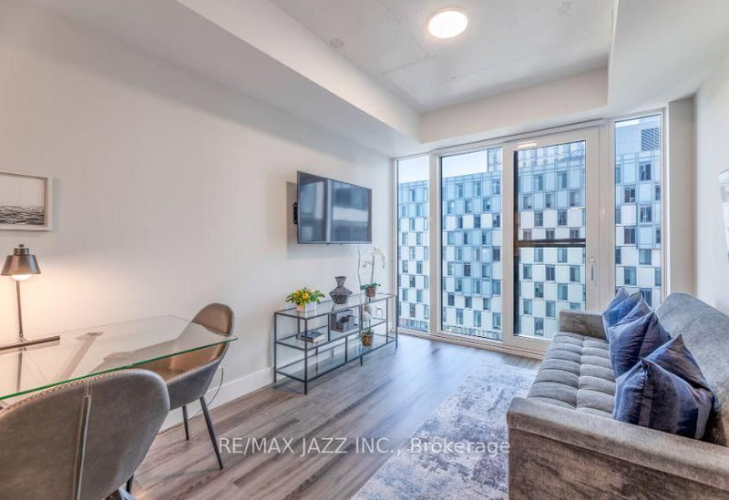 1518 - 80 Bond Street E