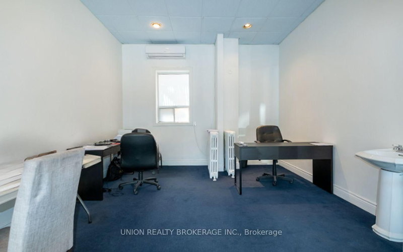 2373 Queen St E photo 5