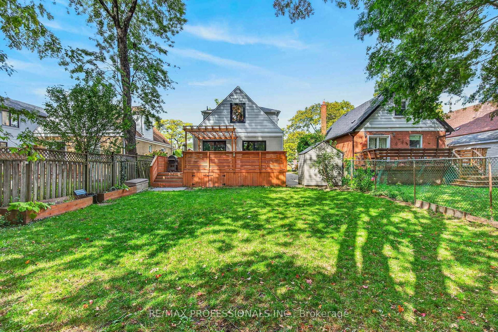 17 Hollydene Road • Toronto, ON photo 41