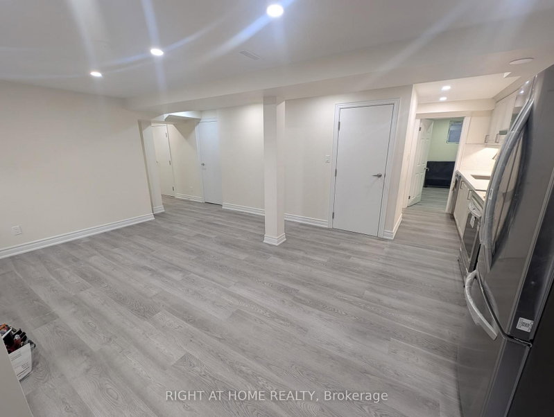 8 Mantell Cres photo 1
