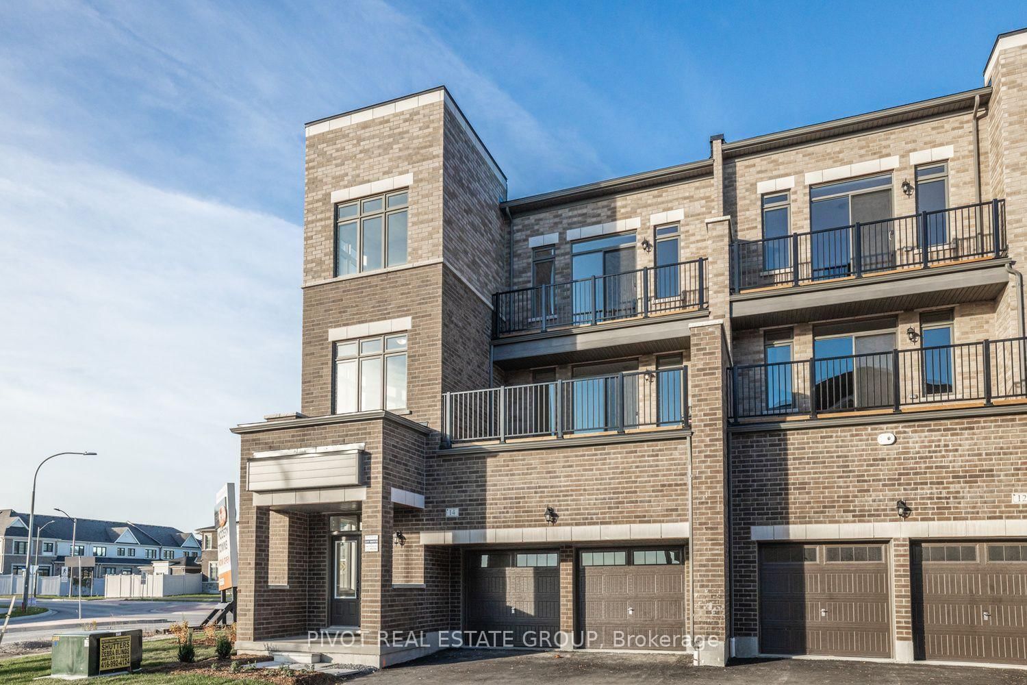 2 Upper Paradise Way • Whitby, ON photo 4
