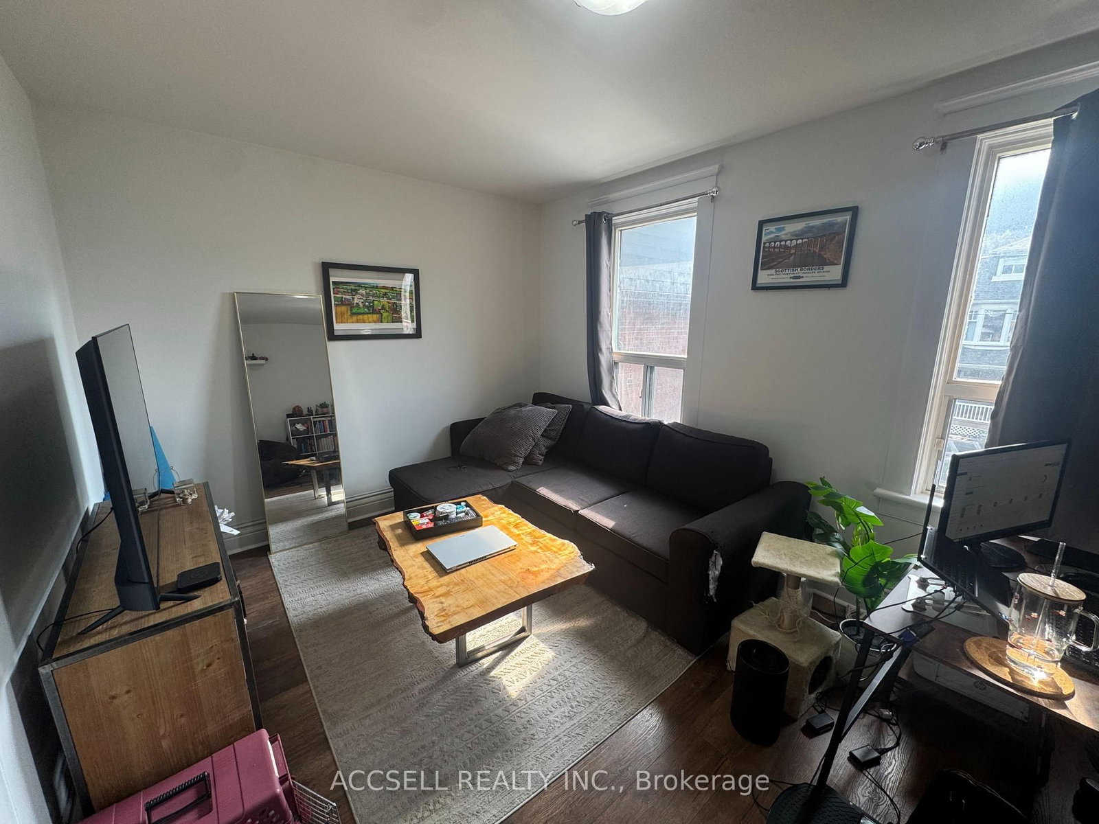 325 Greenwood Avenue • Toronto, ON photo 12