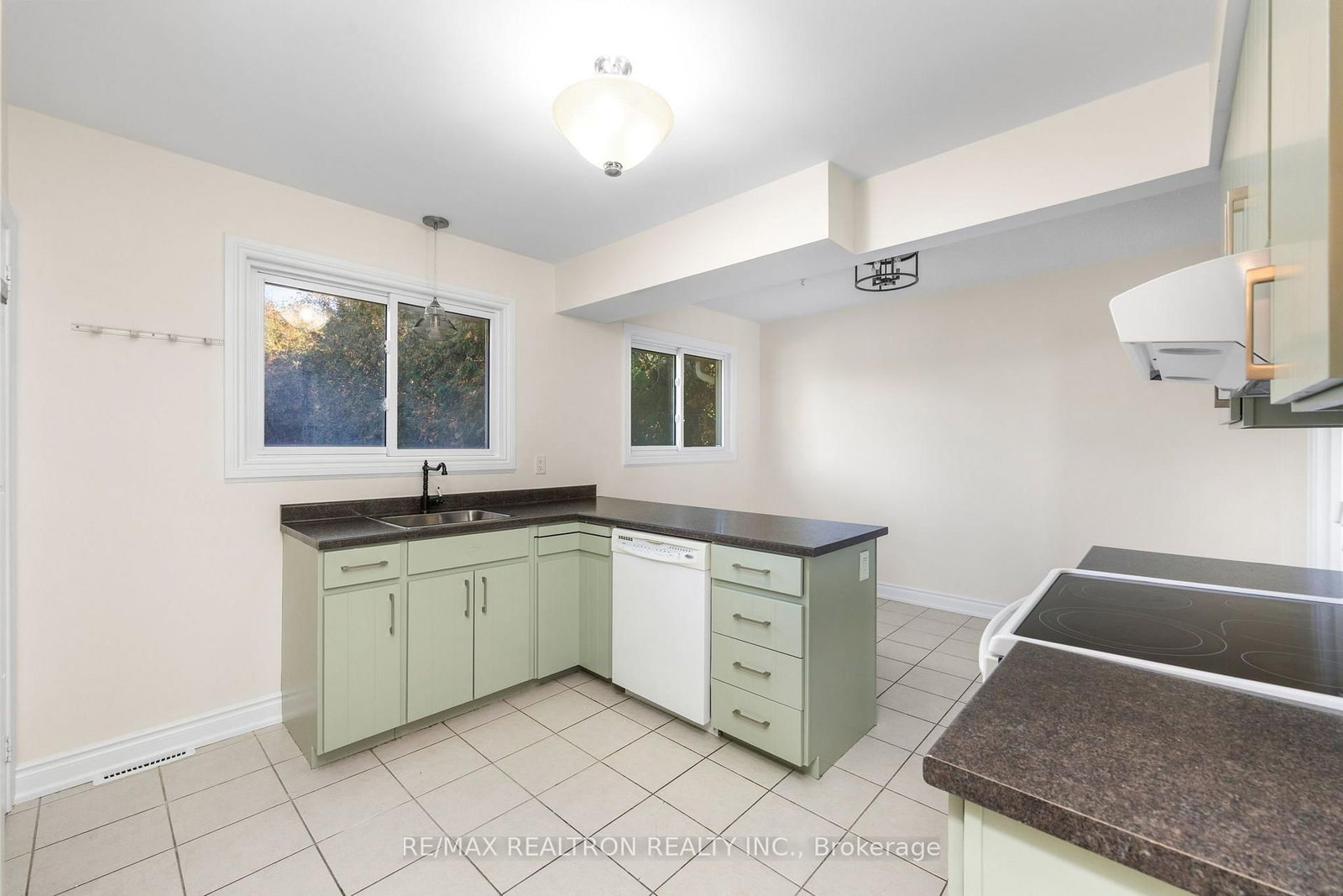 21 Athabasca Street • Oshawa, ON photo 12