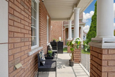 14 Grainger Crescent • Ajax, ON photo 3
