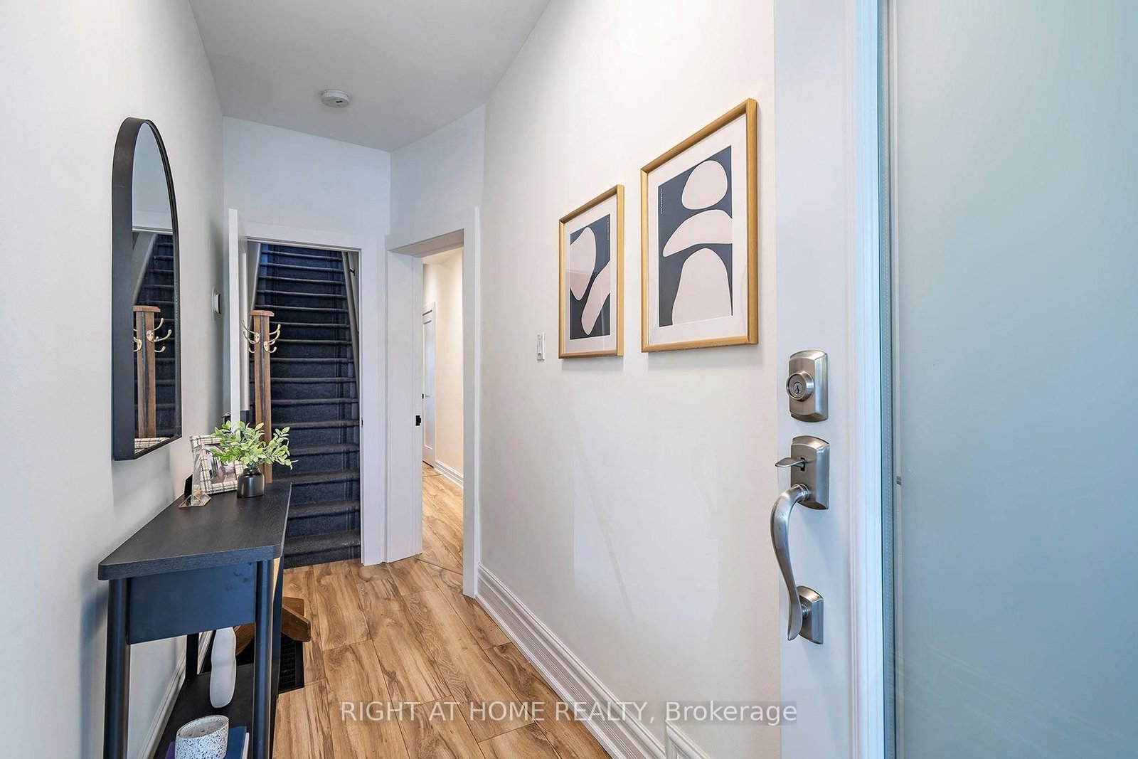 25 Pretoria Avenue • Toronto, ON photo 4